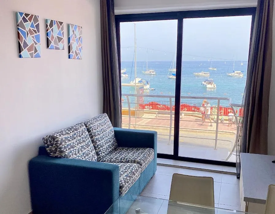 F1 1 Lovely Room, Bathroom And Living Shared-1
