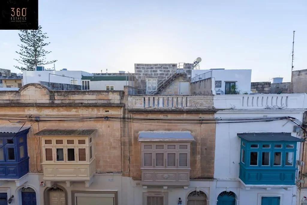 Beautiful, Typical Maltese 4Br Home With Roof Top By 360 Estates-1