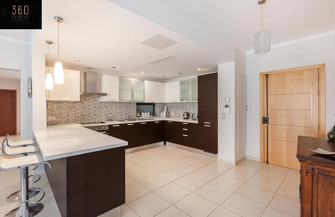 Pender Lux Complex - 3Br Unit With Private Parking By 360 Estates-1