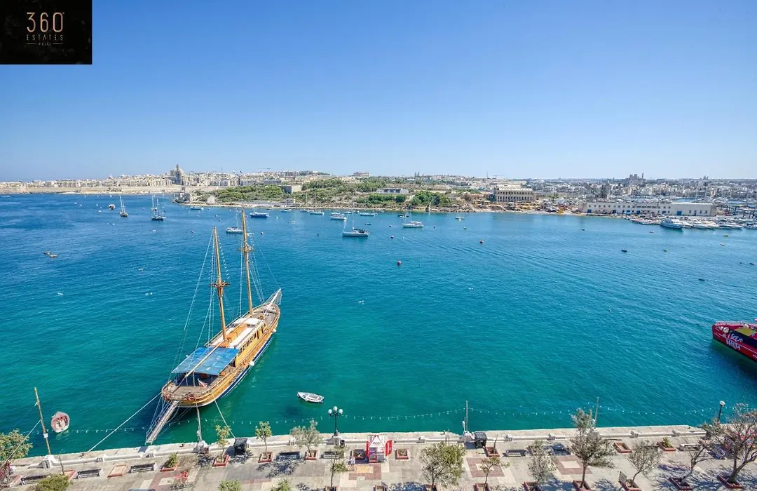 Beautiful, Seafront High End Apt In Prime Location By 360 Estates-1