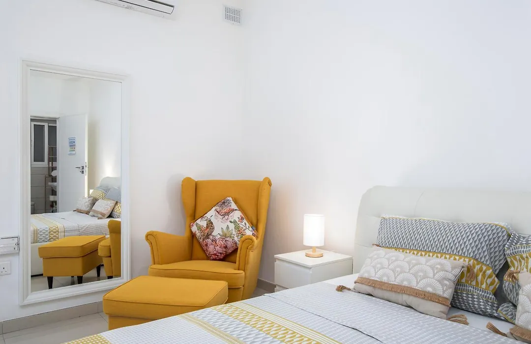 Spacious, Modern & Cosy 2 Bedroom 2 Bathroom Apartment - St. Julians-1