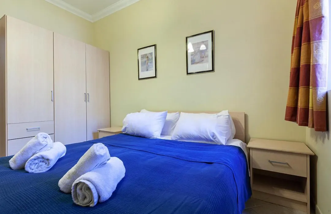 Seafront Property, With Large Interior + Balcony By 360 Estates-1
