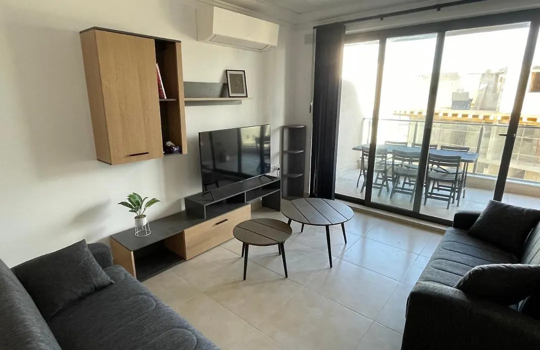 Blue Skies Family Apartment With Terrace-1