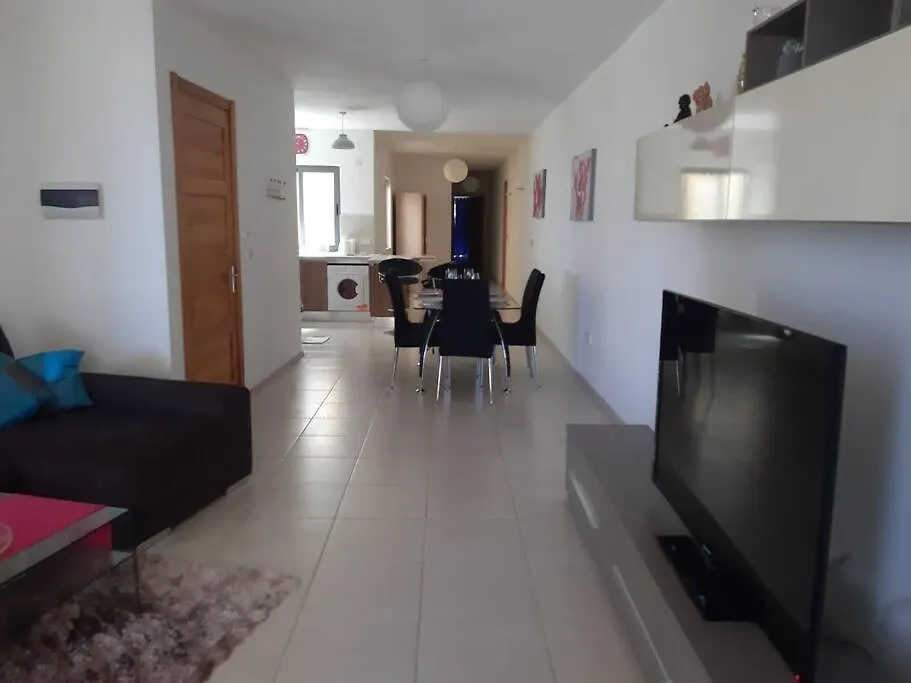 Lovely Two Bedroom Apartment-1