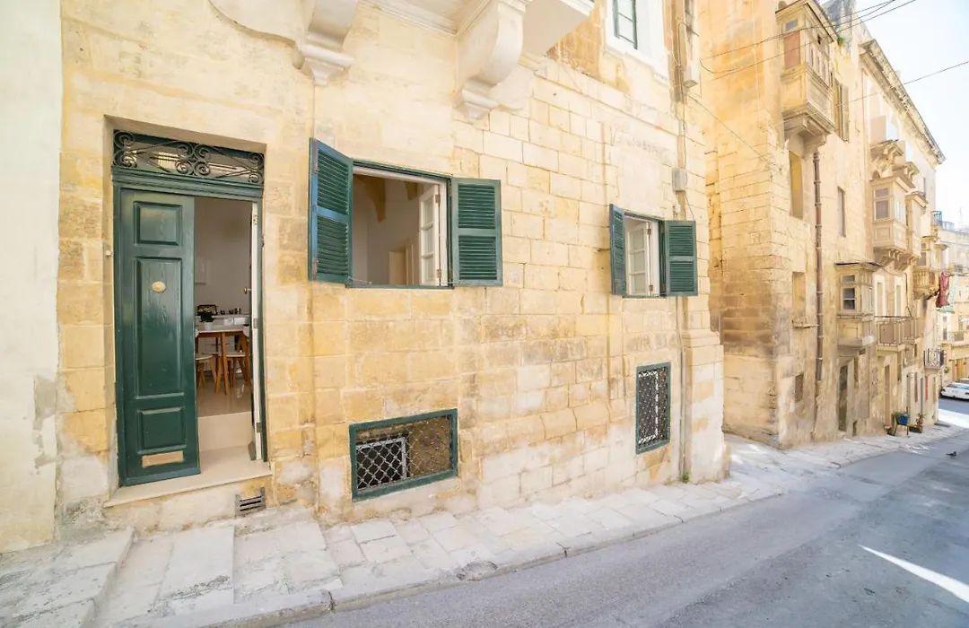 Carmelita Maisonette-1