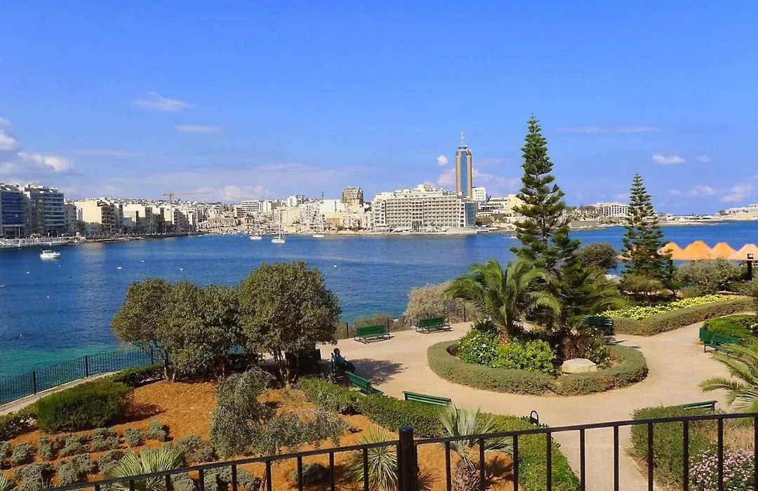 Stylish 3 Bedroom Holiday Apartment In St Julians-1