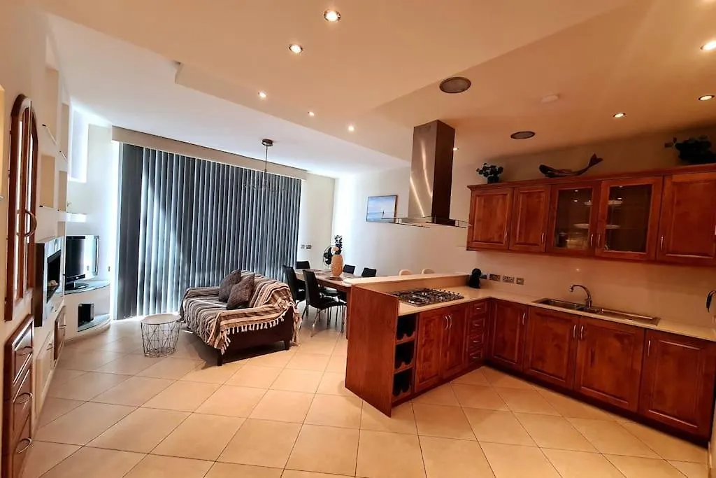 Seaview 2 Bedroom Ap. In Spinola-1