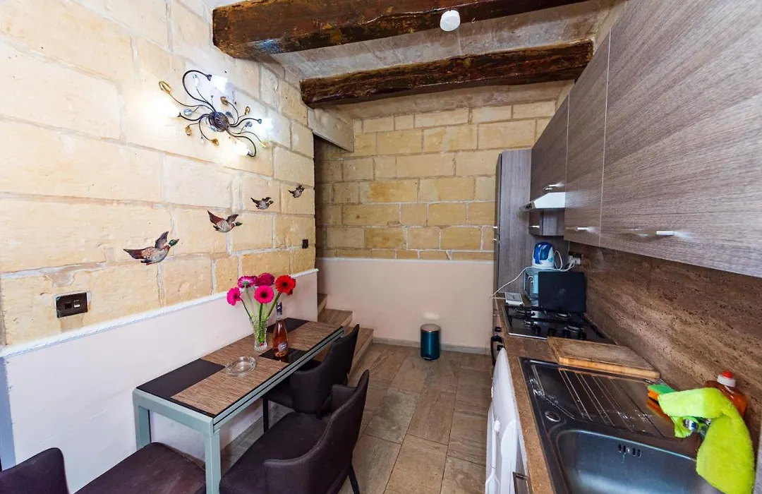 Valletta Traditional Townhouse-1
