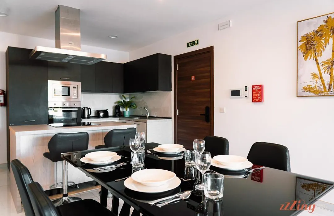 Scenic Modern 3 Bedroom Seaview Apartment-1