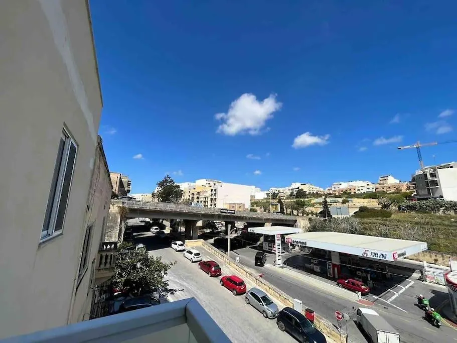 Lovely 3 Bedroom Condo-1