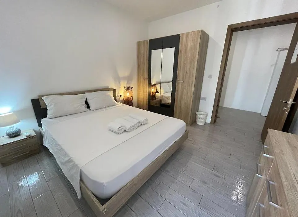 City Center Properties - Modern & Bright Room With Ac And Ensuite Bathroom - Room 2-1