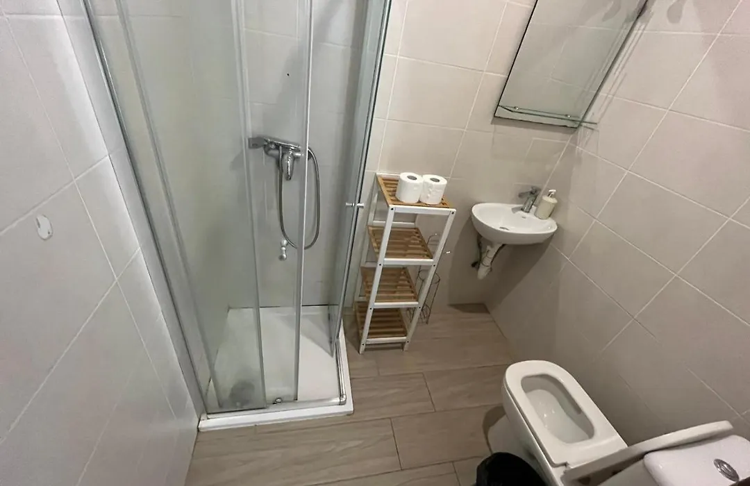 City Center Properties - Modern Room With Ac & Ensuit Bathroom - Room 1-1