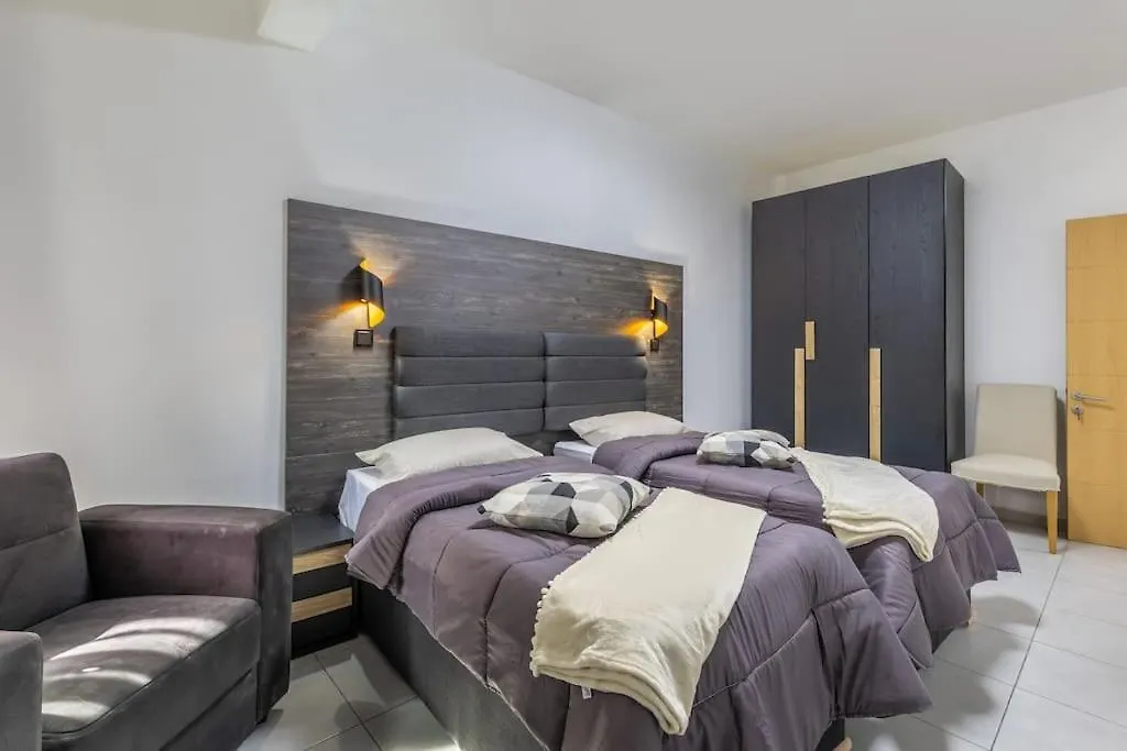 Spacious 4 Bedroom Apt In The Heart Of St Julian'S-1