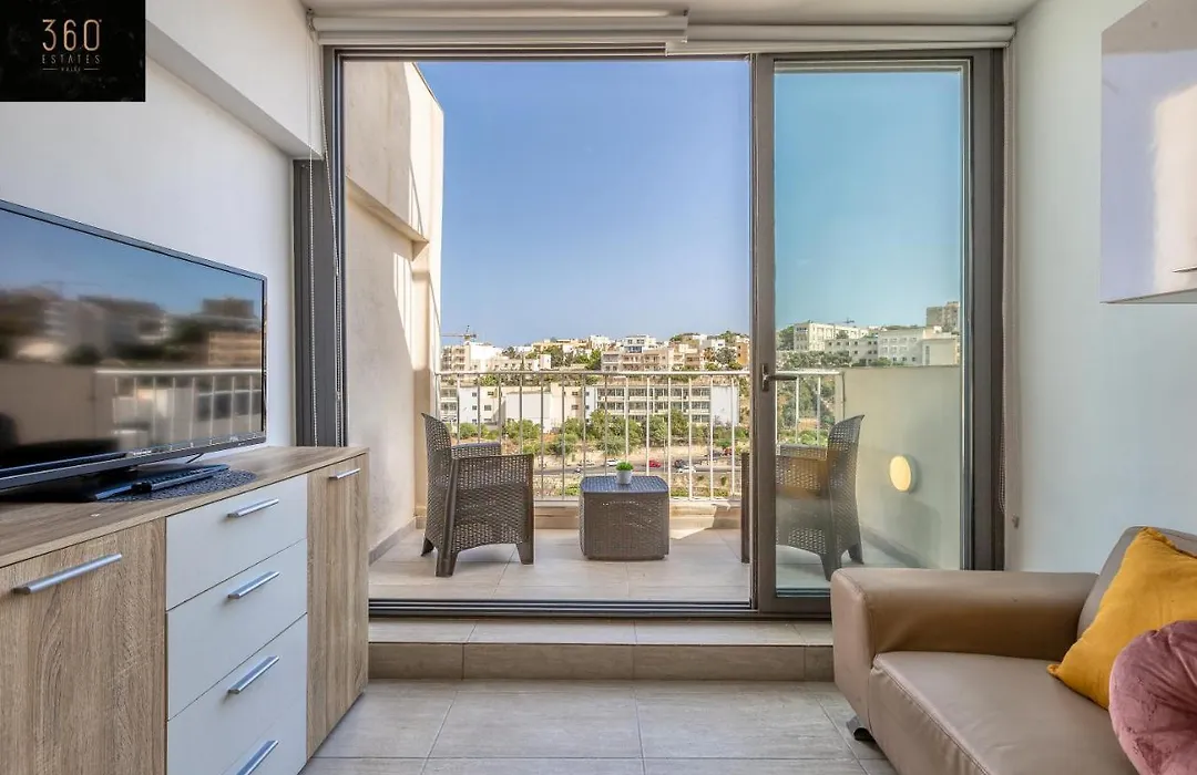 Penthouse Studio, With With Private Balcony & Wifi By 360 Estates-1