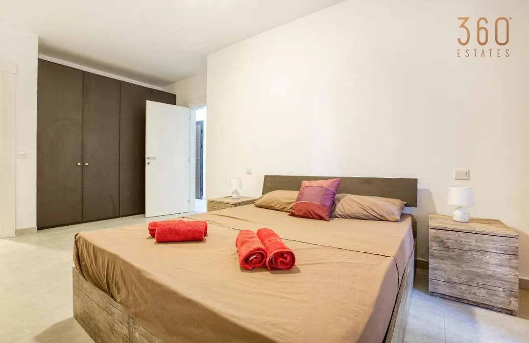A Lovely 2Br Home With Private Balcony In Qawra By 360 Estates-1