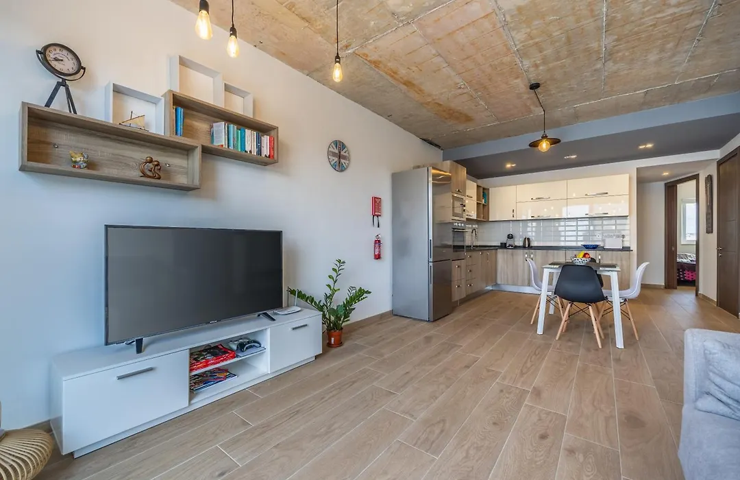 St Paul'S Bay New Modern Penthouse 2 Minutes From Beach Seascape Stays-1