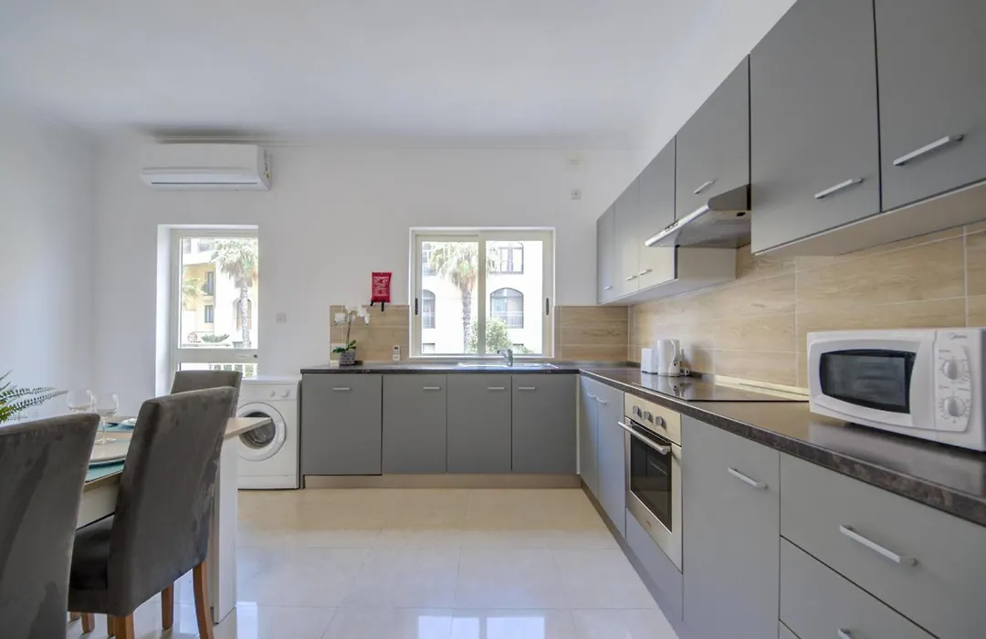 St Julian'S Unique 3-Bedroom Apartments And Penthouse With Jacuzzi-1