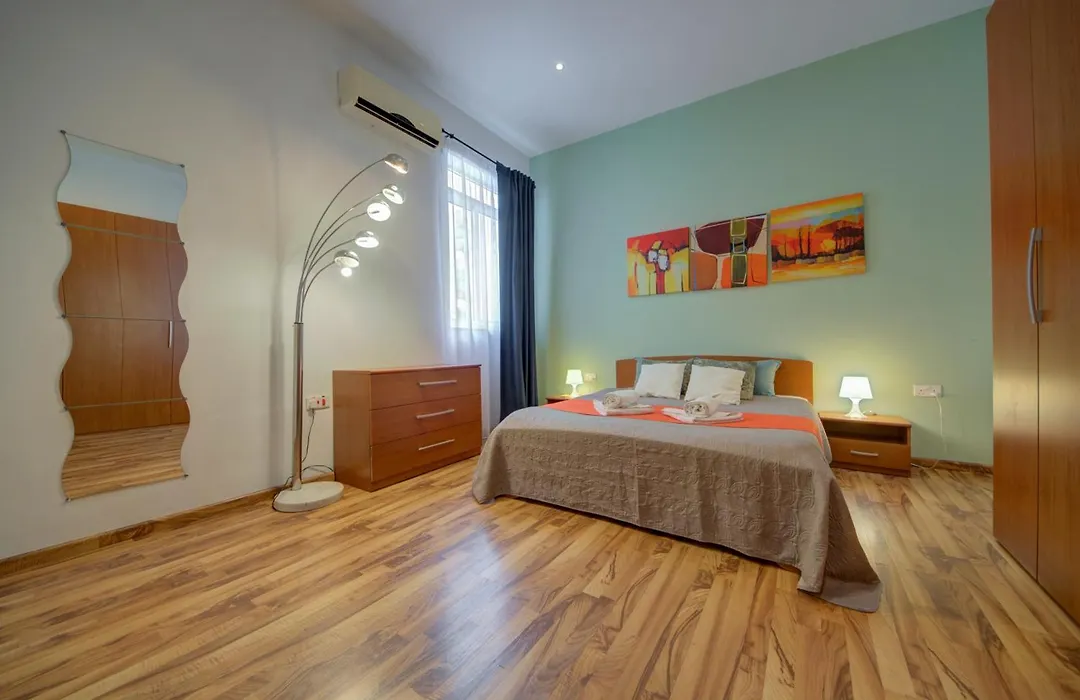 Stylish Sliema Apartments & Penthouse With Seaviews And Jacuzzis-1