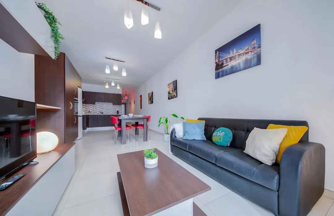 2 Bedroom Apartment With Balcony In Central St Julians, Paceville, Apt 8 By Vaganza-1