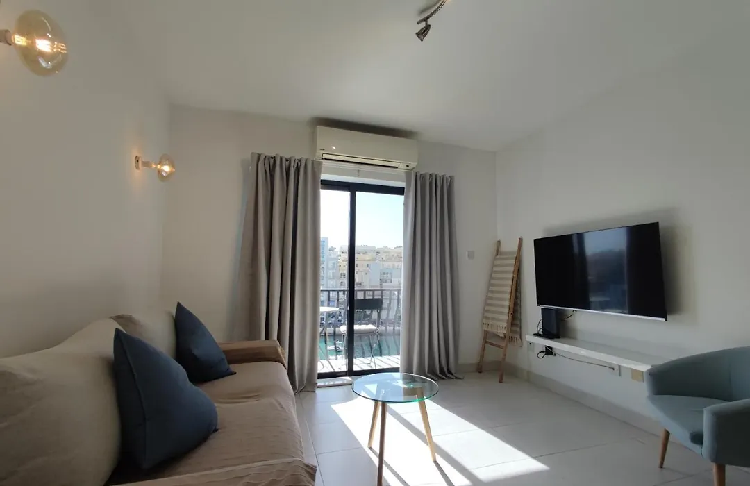 Spinola Bayview Apartment-1