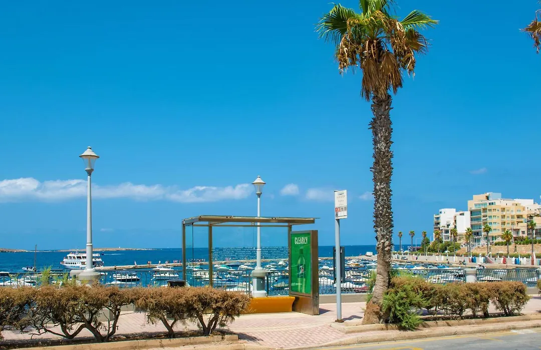 Islet Promenade Aparthotel - Studio With Hot Tub And Panoramic Sea Views By Getawaysmalta-1