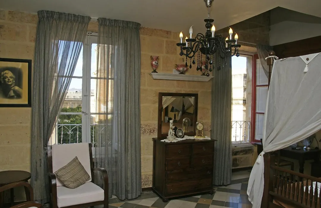 Luciano Valletta Boutique-1
