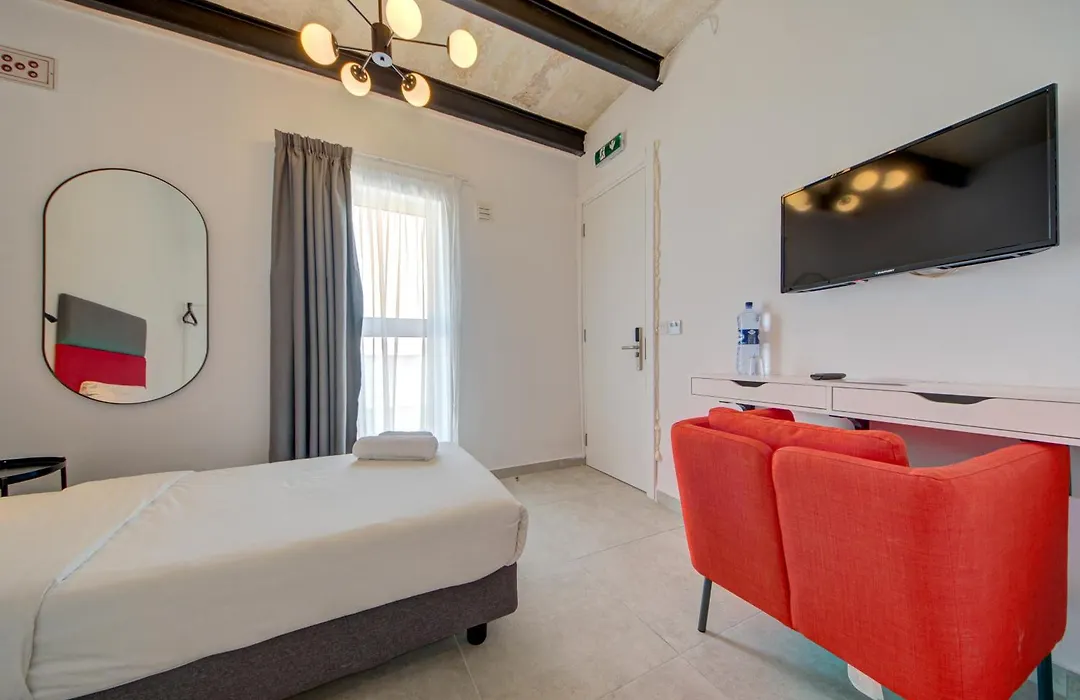Private Rooms With Bathroom In Valletta-1