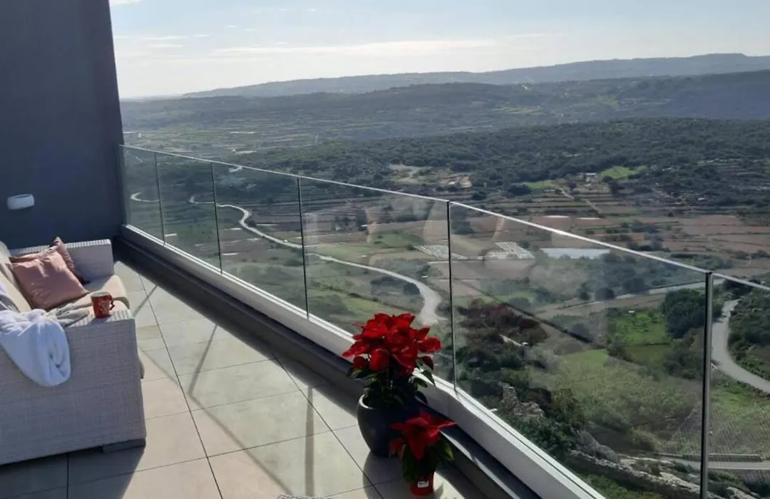 Southridge Ph With Jacuzzi, Top Views By Homely-1