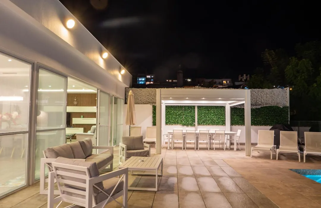 Villa Gaia - Sunset Views, Indoor Heated Pool, Sauna And Games Room-1