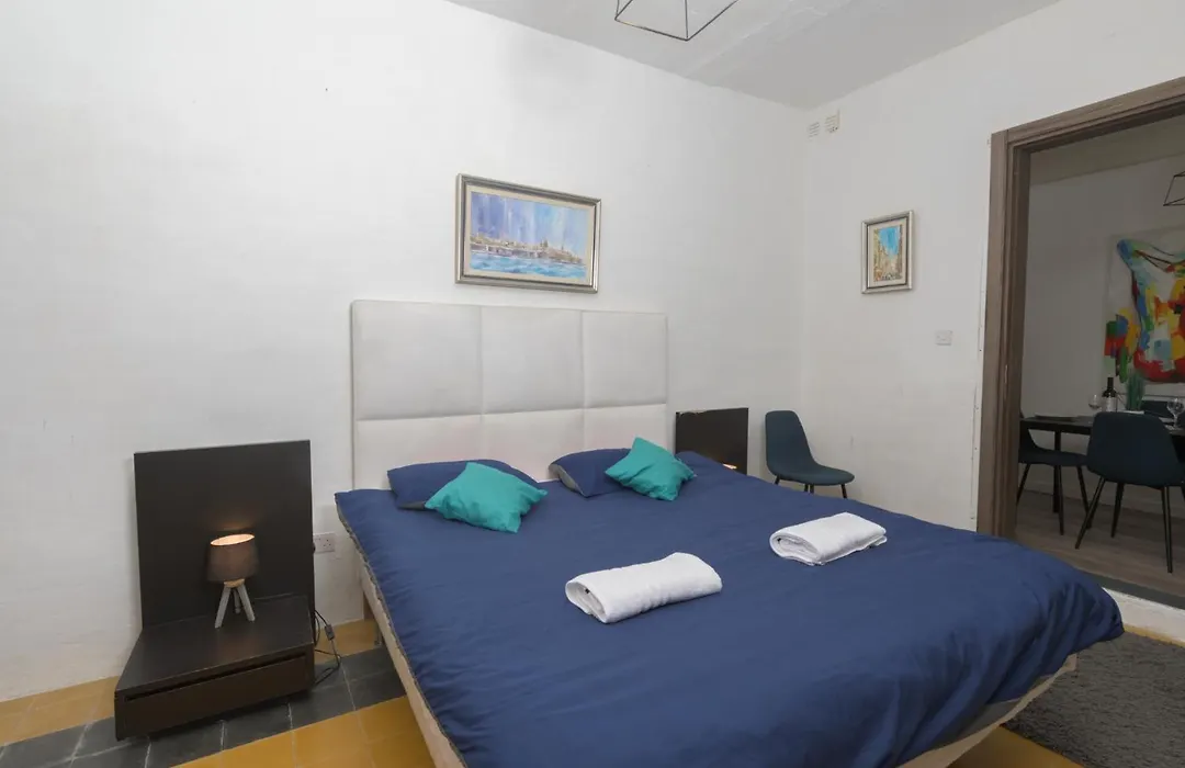 Stylish Valletta 2 Bedroom City Centre Apartment With Terrace And Views-1