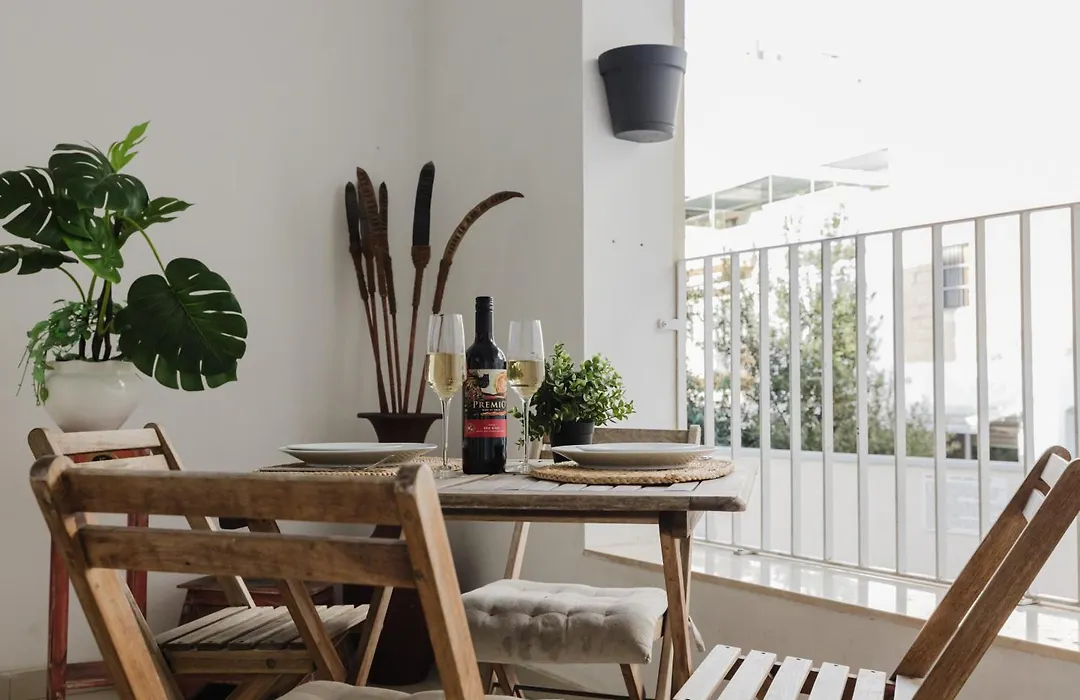 Family Duplex Apartment W Shared Pool By Homely-1