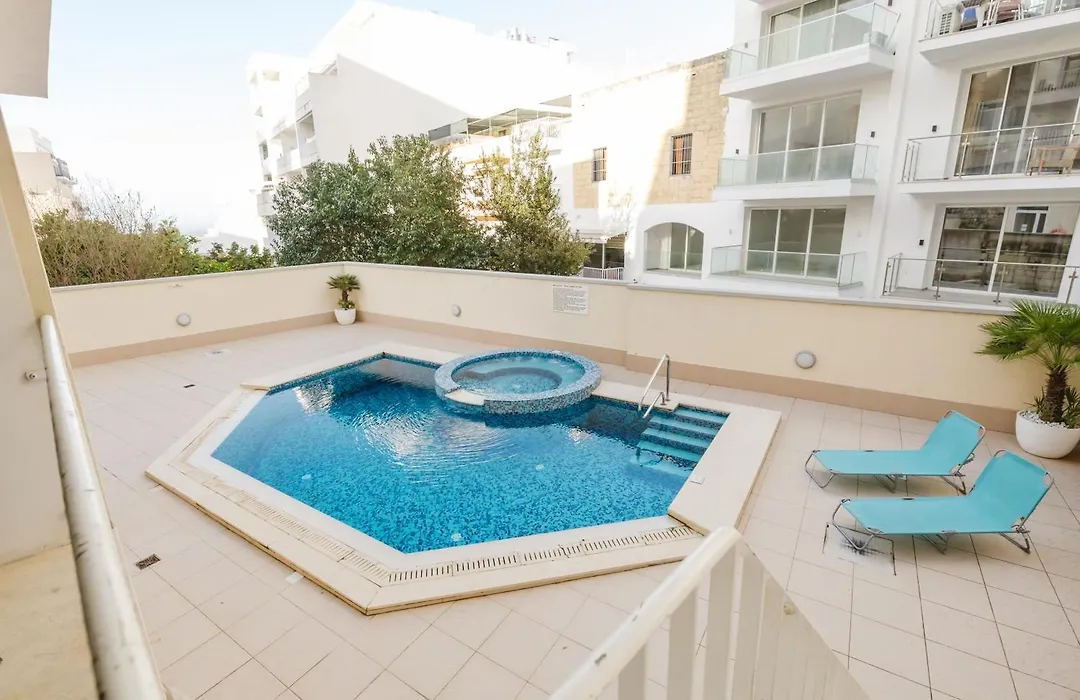 Family Duplex Apartment W Shared Pool By Homely-1