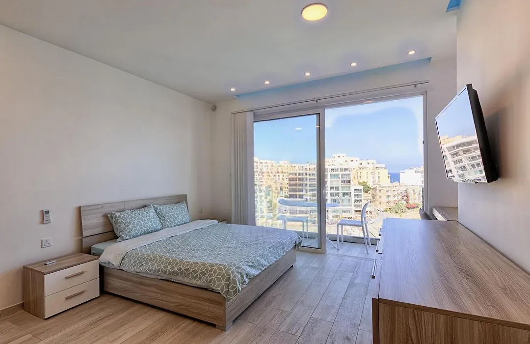 Seafront Penthouse Triplex- Roof Terrace & Hot Tub-1