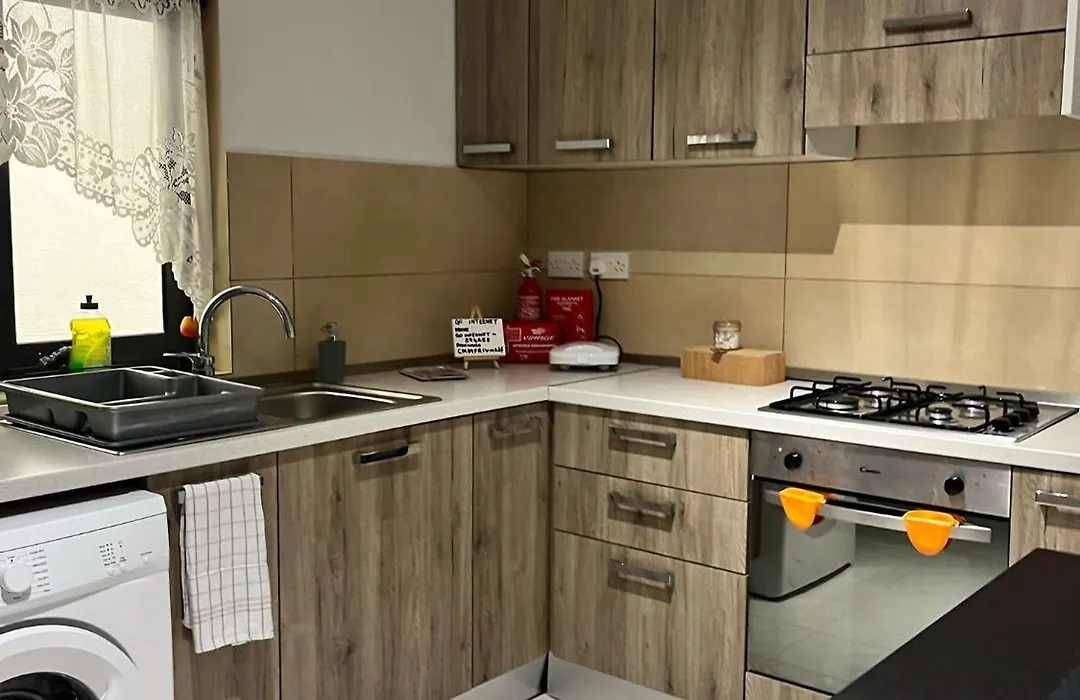 Mayflower Flat, Flat 12-1