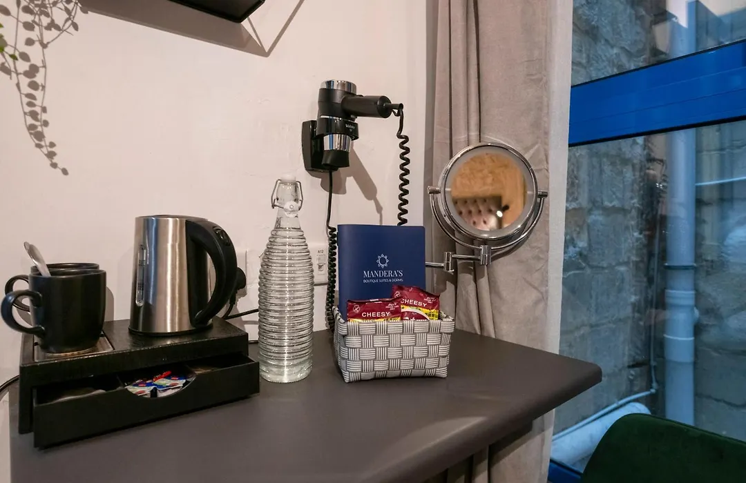 Mandera'S Boutique Suites & Dorms-1