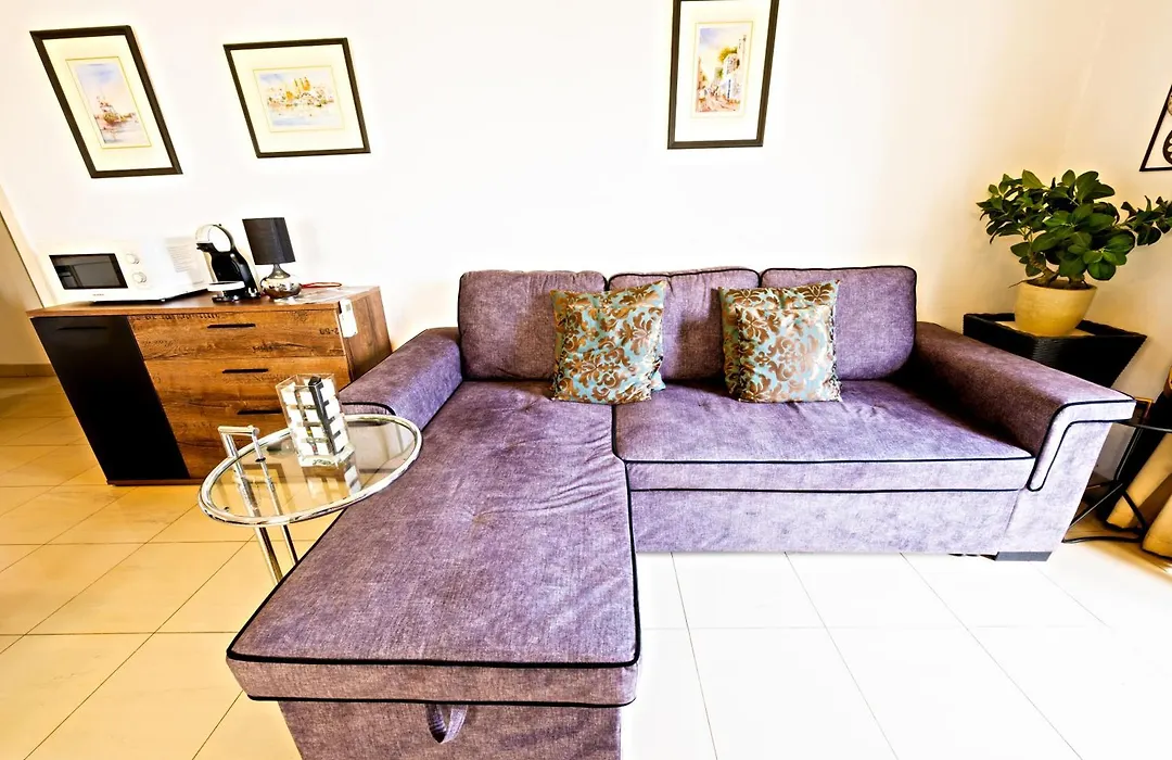 Vic- Seafront Apartment-1