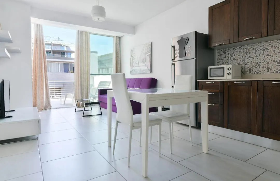 Metrostays Apartament St Julian Malta-1