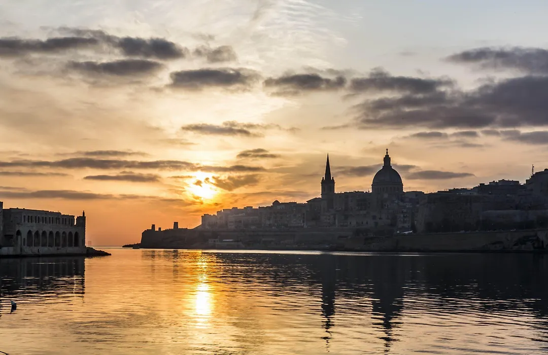 Seaview Apartment In Fort Cambridge, Sliema By Buena Vista-1