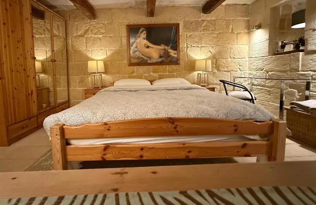 Most Central Apartment Valletta, Renaissance Building-1