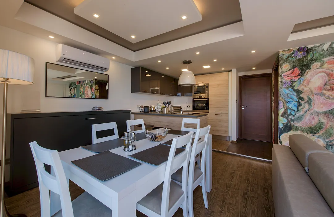 Stylish Seaview Apartment In A Prime Location-1