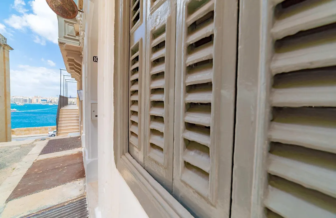 Central Valletta Townhouse-1
