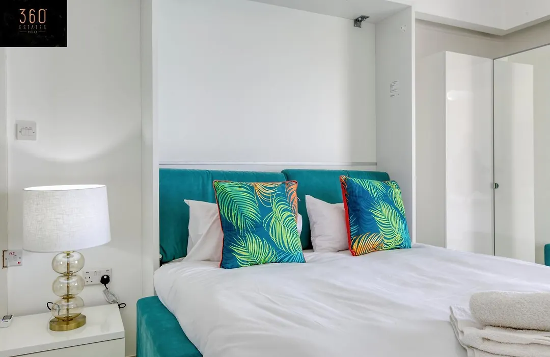 Seafront Property With Beautiful Views & Outdoor By 360 Estates-1