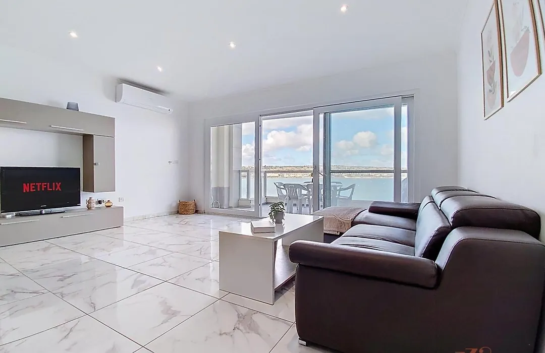 Premium Seafront Apartment With Panoramic Bay Views-1