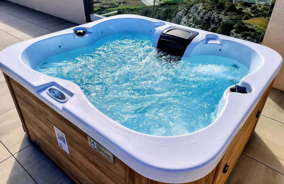 Southridge Ph With Jacuzzi, Top Views By Homely-1