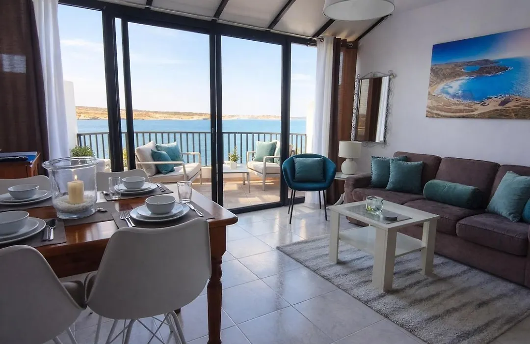 Seafront Apart Sun Terrace, Loungers & Panoramic Ocean Views-1