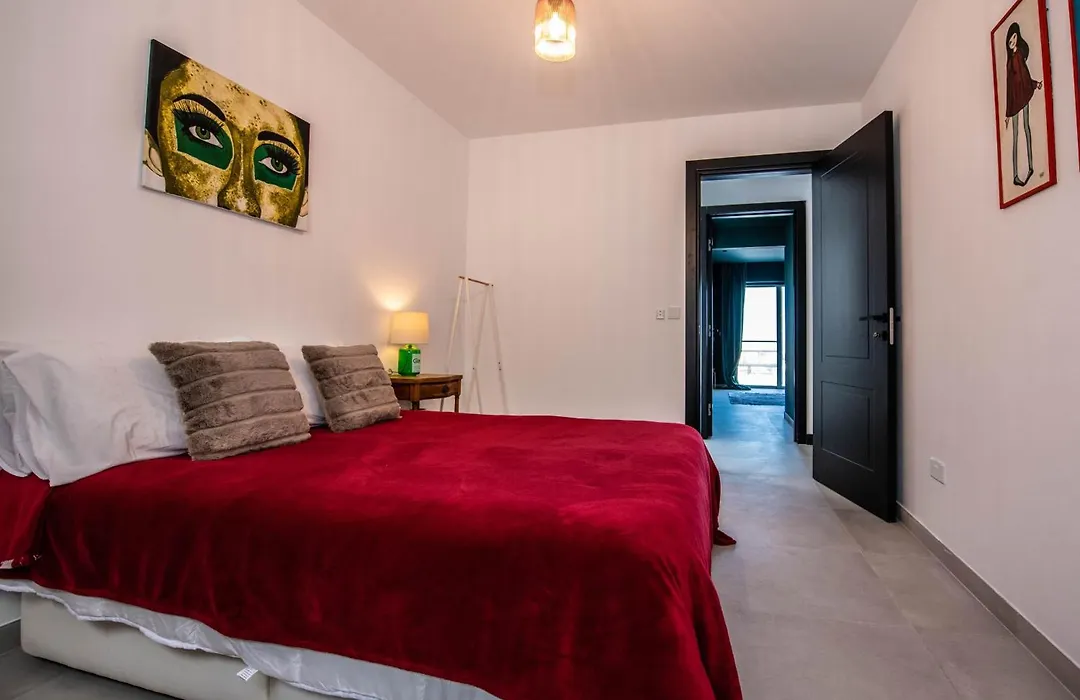 Jaysky Penthouse On Etna Street-1