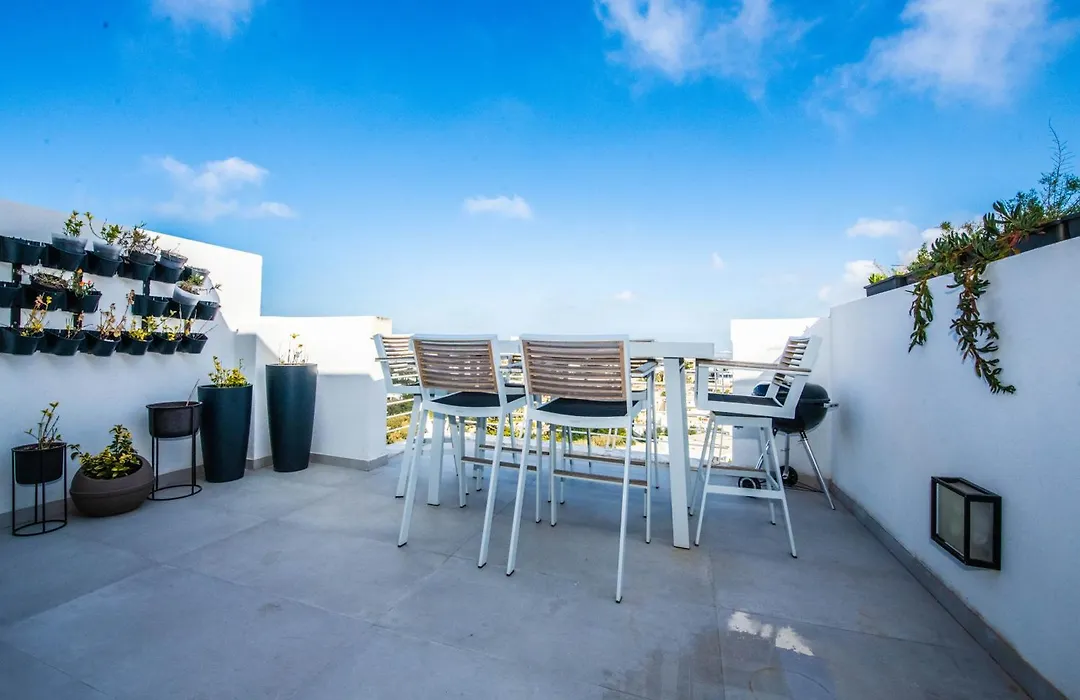 Jaysky Penthouse On Etna Street-1