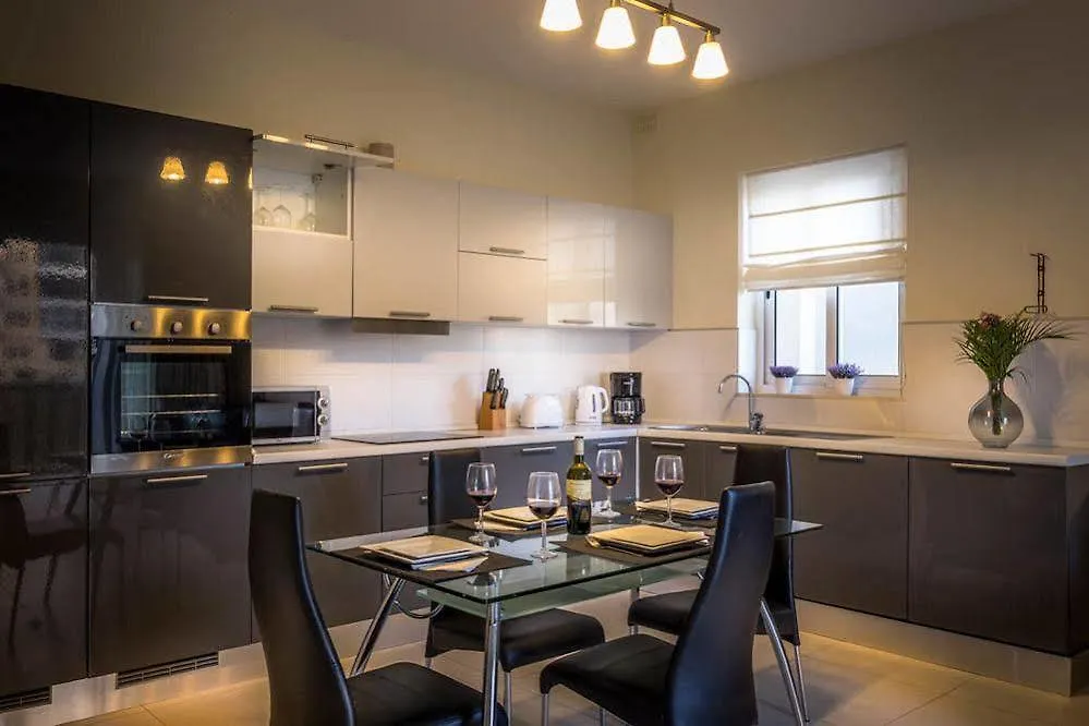 Consiglia Apartment - St. Julians-1