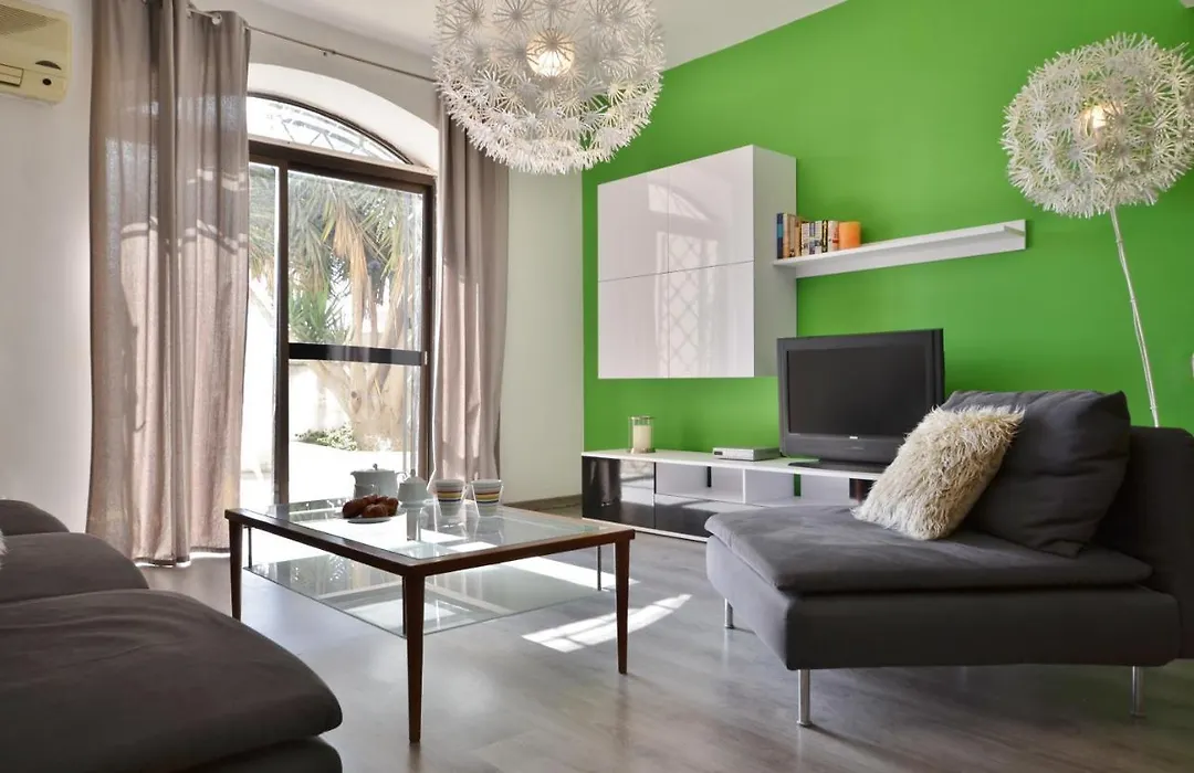 City Living Suites Tk1 Rm 2-1