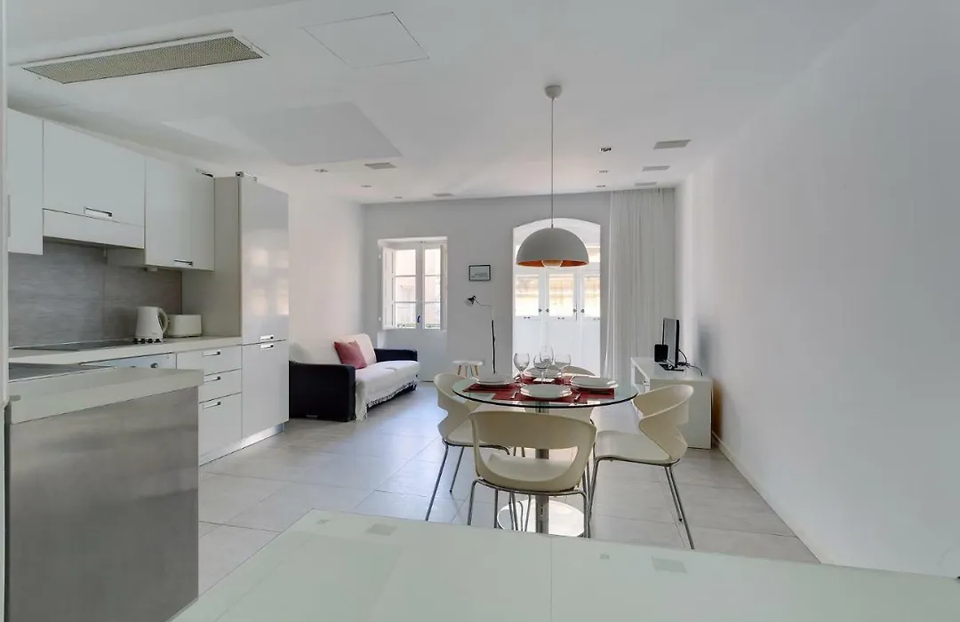 Valletta Studio Apartment-1